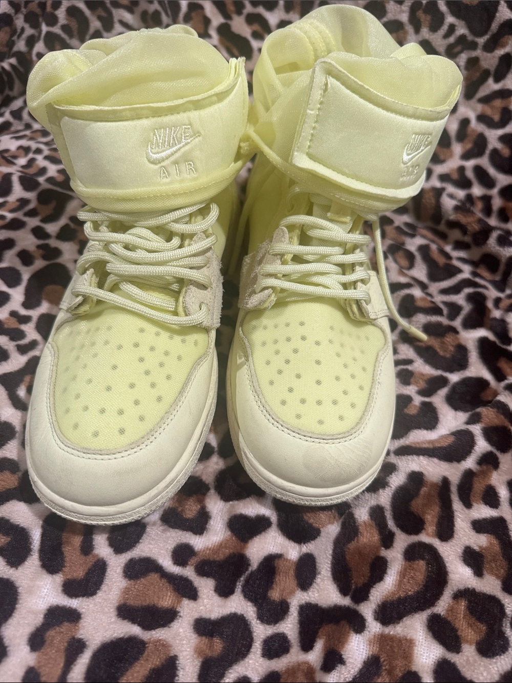 Nike Kids High-Top Sneakers in Light Yellow